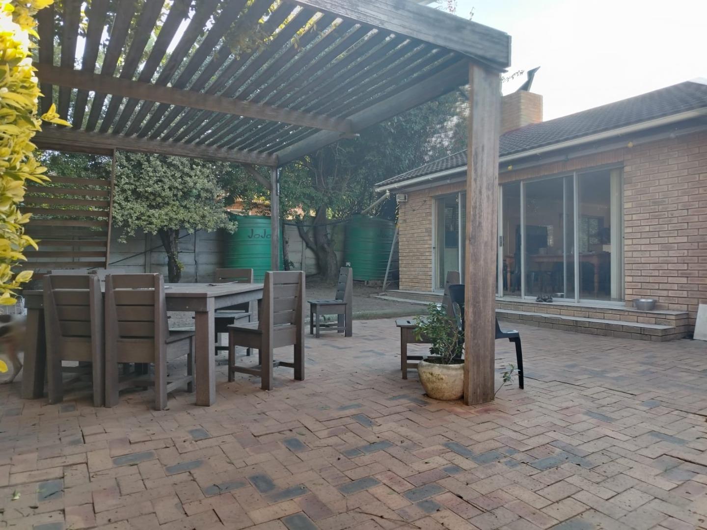 754749_Back_Garden_1.jpeg