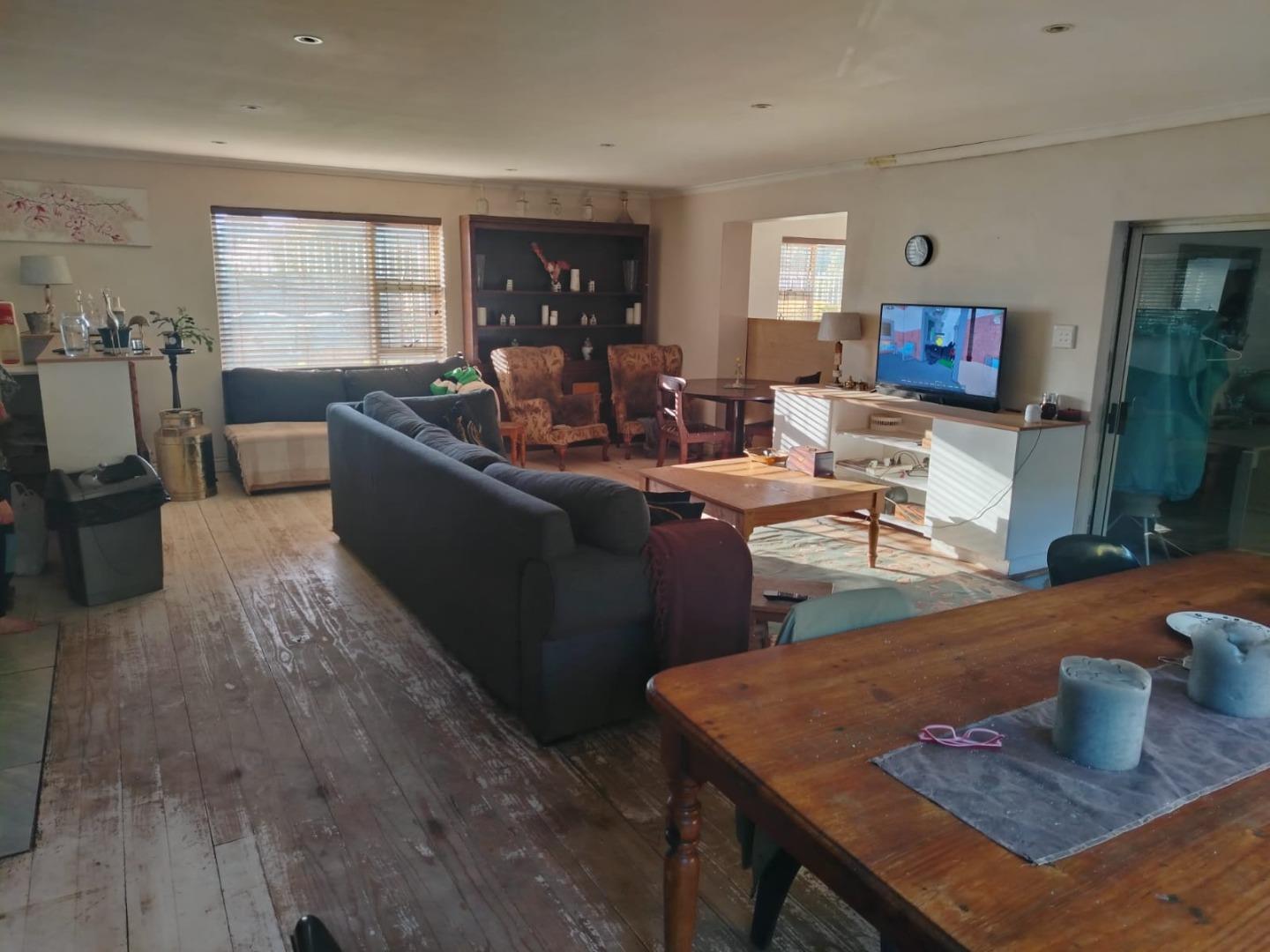 754749_Lounge_braai_room.jpeg